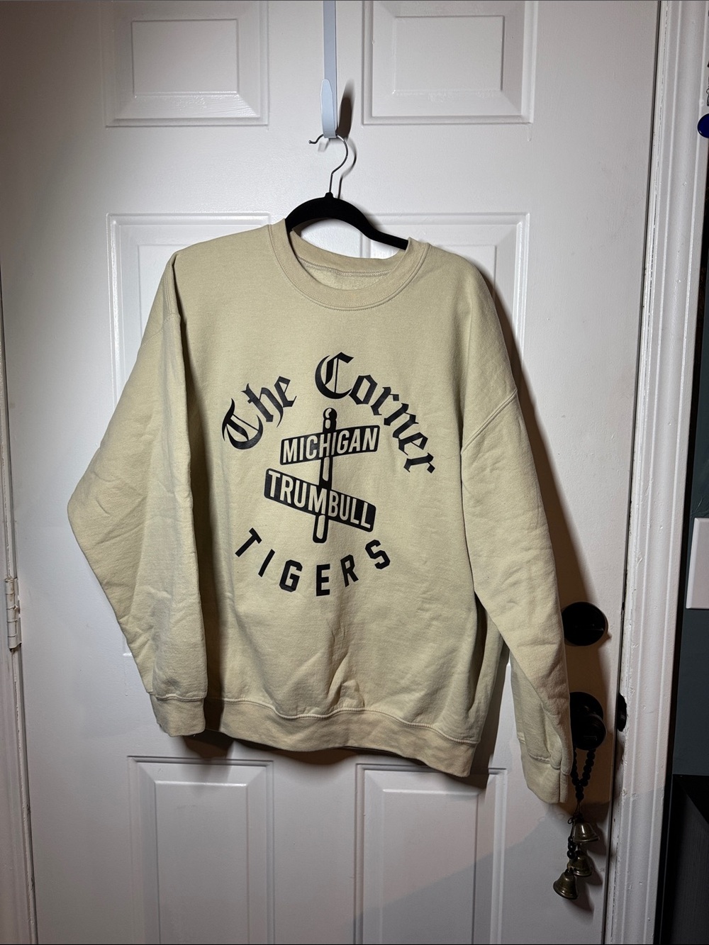 The Corner Tigers Michigan Trumbull Graphic Crewneck Sweatshirt - Cream